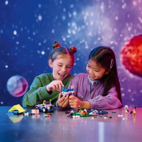 LEGO® Friends™ Stargazing Camping Vehicle Perspective: right
