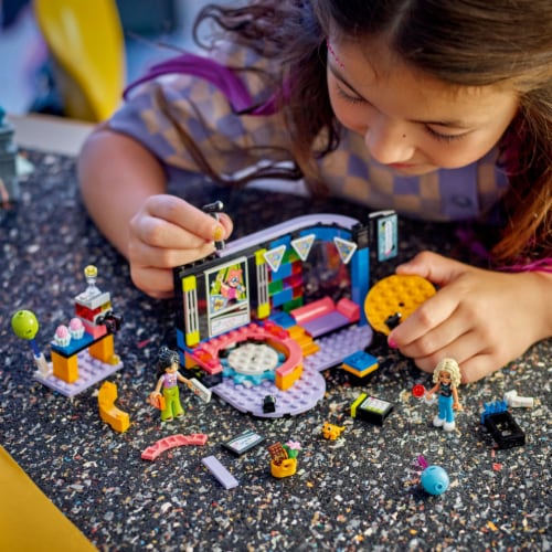 LEGO® Friends Karaoke Music Party Perspective: right