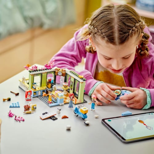 LEGO® Friends Heartlake City Café Perspective: right