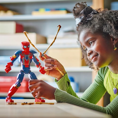 LEGO Marvel Iron Spider-Man Contruction Set Perspective: right