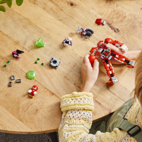 76996 LEGO® Sonic the Hedgehog Knuckles' Guardian Mech Perspective: right