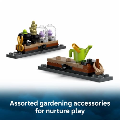 LEGO Harry Potter Hogwarts Castle: Herbology Class 76445 Perspective: right