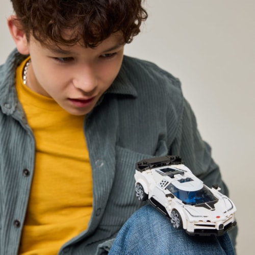 LEGO Speed Champions Bugatti Centodieci Hyper Sports Car 77240 Perspective: right