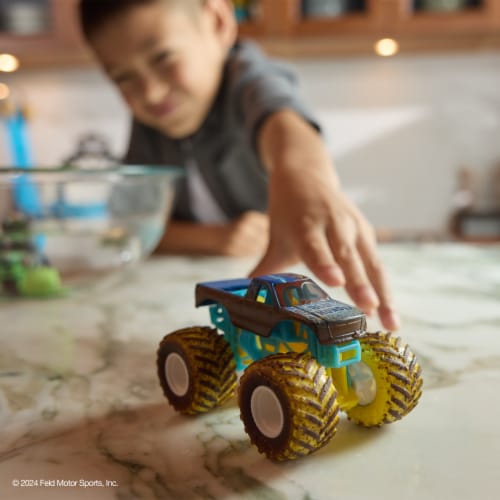 Spin Master Monster Jam Mud Blasters™ Blue Thunder Color Change Toy Truck Perspective: right