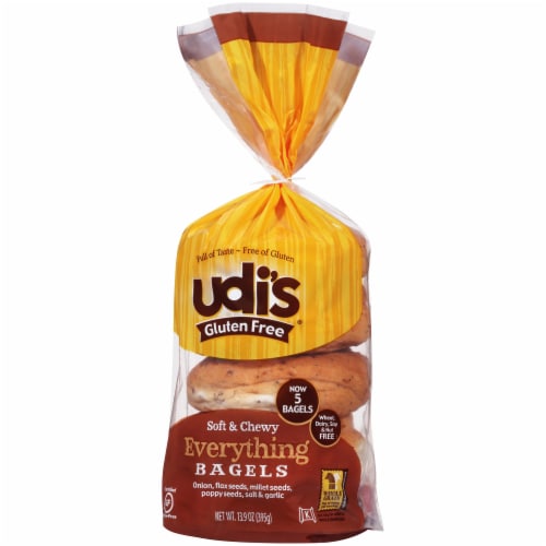 Udi's Gluten Free Soft & Chewy Everything Bagels Perspective: right