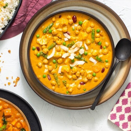 Patak's Indian Mild Chickpea & Veggie Korma Perspective: right