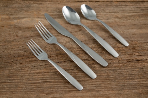 Cambridge Silversmiths Southview Sand Flatware Set Perspective: right