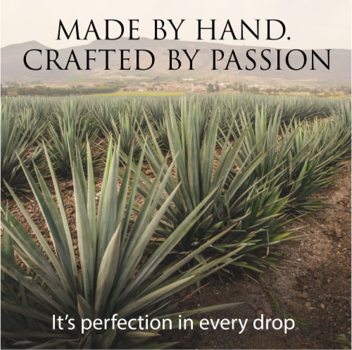 PATRÓN® EL ALTO Luxury Reposado Tequila Perspective: right