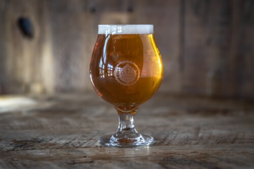 Odell Brewing 90 Shilling Ale Perspective: right