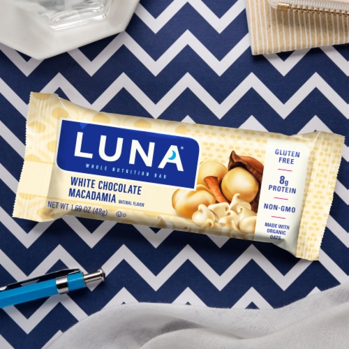 LUNA White Chocolate Macadamia Whole Nutrition Bar Perspective: right