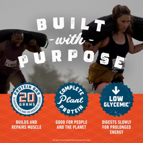 Clif Builders Chocolate Flavor Protein Bar Perspective: right