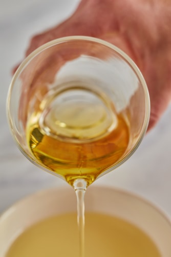 Mazola® 100% Pure Corn Oil Perspective: right