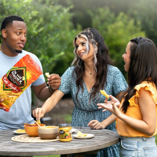 On The Border® Salsa Con Queso Perspective: right