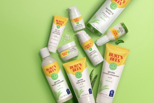Burt's Bees Sensitive Skin Aloe Gentle Facial Scrub Perspective: right