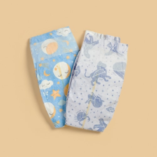The Honest Company Clean Conscious™ Overnight Diapers Cozy Cloud + Star Signs Size 6 Perspective: right