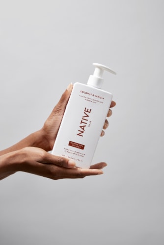 Native Coconut & Vanilla Moisturizing Shampoo Perspective: right
