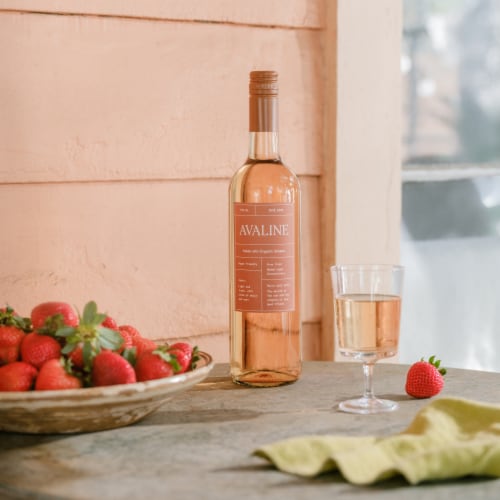 Avaline Organic French Rosé Wine Perspective: right