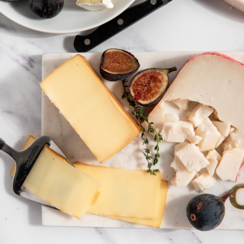igourmet's Favorites - 8 Cheese Sampler (56 ounce) Perspective: right