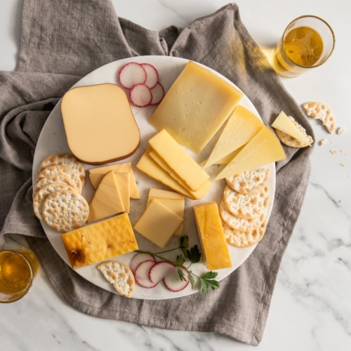 Smoked Cheese Assortment in Gift Box (35.2 ounce) Perspective: right
