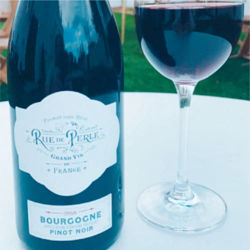 Rue De Perle Bourgogne Pinot Noir Red Wine Perspective: right