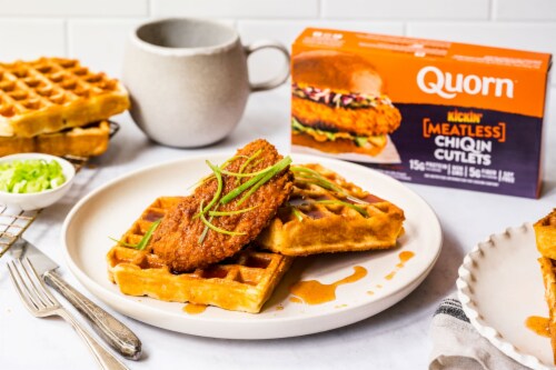 Quorn™ Kickin' Meatless ChiQin Cutlets Perspective: right