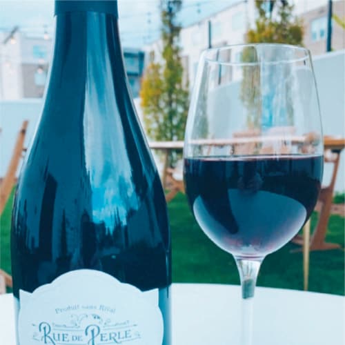 Rue De Perle Cotes-Du-Rhone Village Red Wine Perspective: right