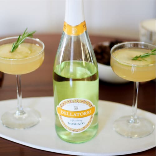 Dellatorri Sparkling Moscato White Wine Perspective: right