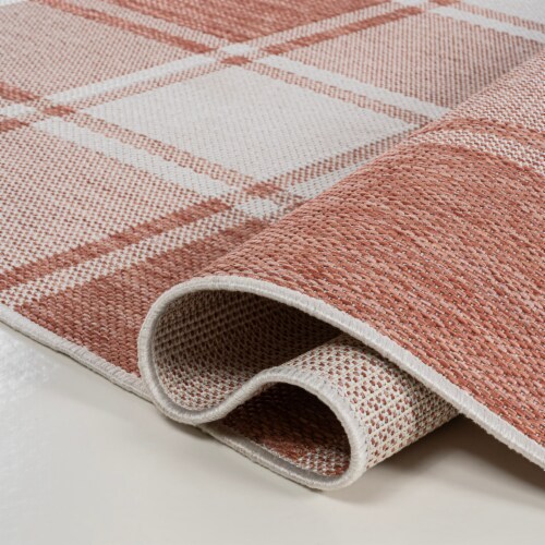 Sabine Traditional Farmhouse Bold Gingham Indoor/Outdoor Area Rug Perspective: right