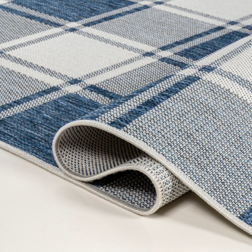 Sabine Traditional Farmhouse Bold Gingham Indoor/Outdoor Area Rug Perspective: right