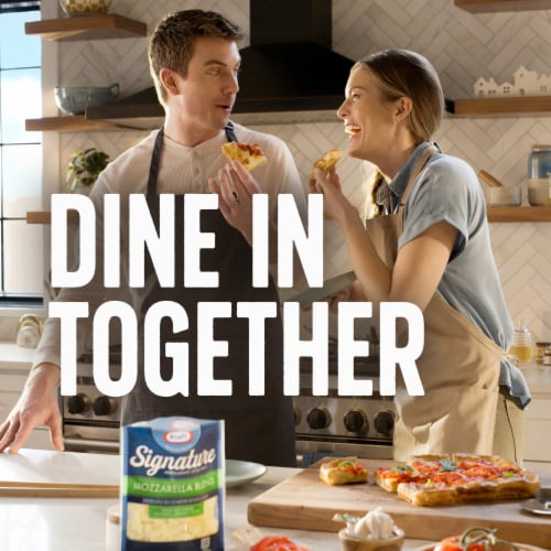 Kraft Signature Restaurant Style Melt Mozzarella Blend Shredded Cheese 8 oz Perspective: right