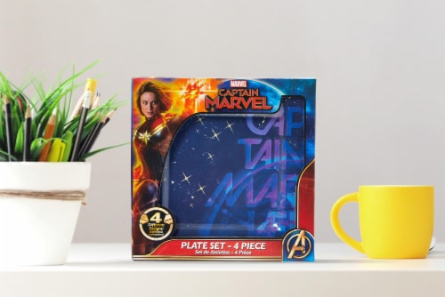 Marvel’s Captain Marvel Celestial Goose 4-Piece Melamine Plate Set Perspective: right