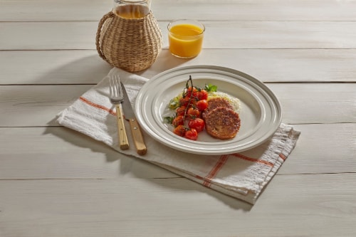 Beyond Meat® Beyond® Breakfast Sausage™ Spicy Plant-Based Patties Perspective: right