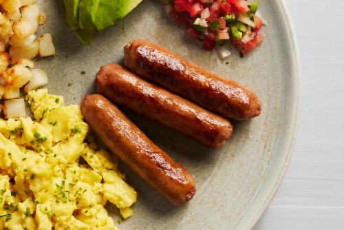 Beyond Meat® Beyond Breakfast Classic Plant-Based Sausage Links Perspective: right