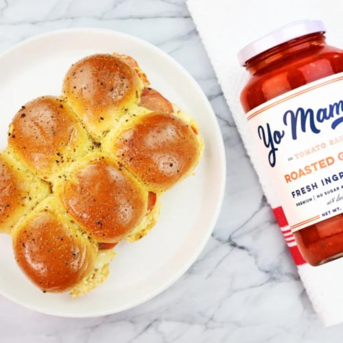 Yo Mama'S Foods Gift Set Includes Marinara Sauce Tomato Basil And Roasted Garlic Perspective: right