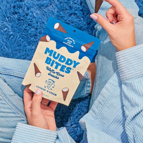 Muddy Bites® Cookies 'n Cream Waffle Cone Snacks Perspective: right