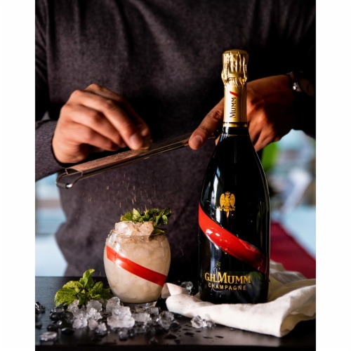 G.H. Mumm Brut Mumm Grand Cordon Champagne France Sparkling Wine Perspective: right