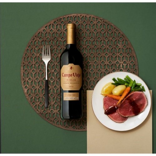 Campo Viejo Gran Reserva Tempranillo Spain Red Wine Perspective: right
