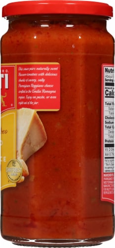 Mutti® Parmigiano Reggiano Pasta Sauce Perspective: right