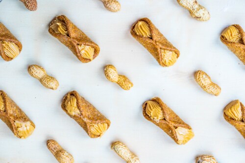 Peanut Butter Cannolis - 12 Pack Perspective: right