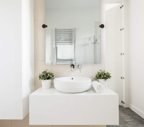 Hamilton Hills 30x40inch Bronze Pivot Mirror with Wall Brackets Perspective: right