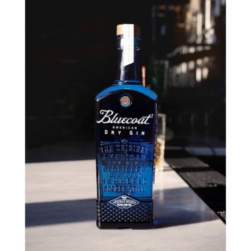 Bluecoat American Dry Gin Perspective: right