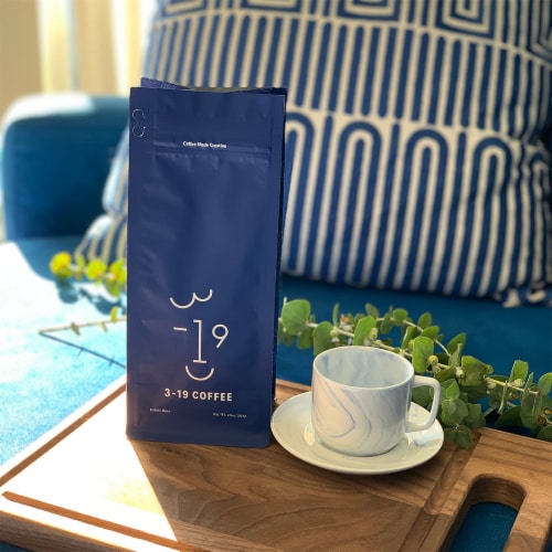 3-19 Coffee Dali Blend Dark Roast Whole Bean Coffee Perspective: right