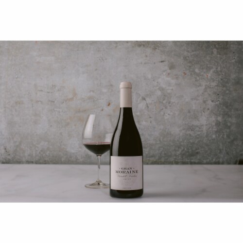 Gran Moraine Yamhill-Carlton Pinot Noir Red Wine Perspective: right