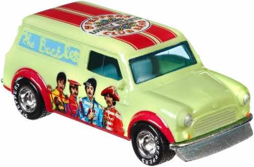 Hot Wheels® '67 Austin Mini Van Perspective: right