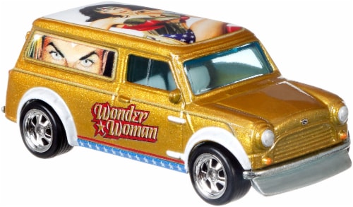 Hot Wheels® Wonder Woman Van Perspective: right