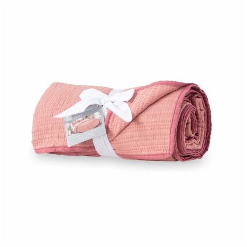 HD Designs Tripleweave Quilt - Pink Perspective: right