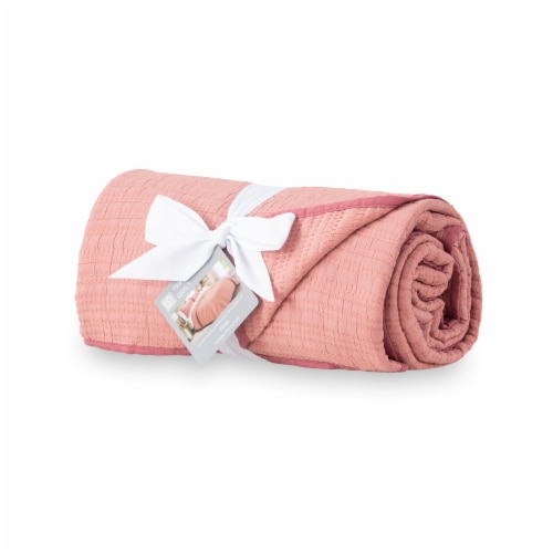 HD Designs Tripleweave Quilt - Pink Perspective: right