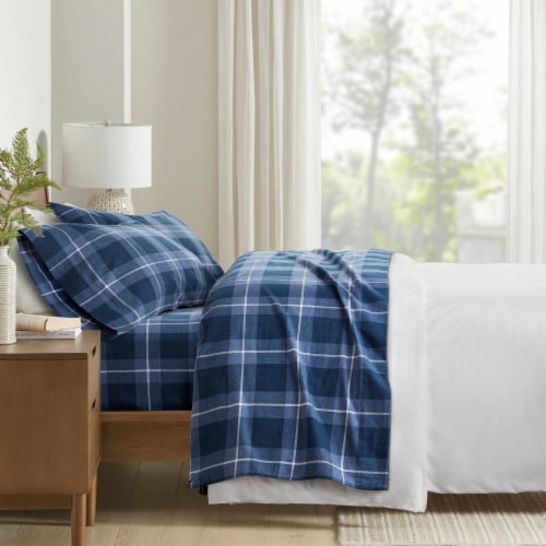 HD Designs Flannel lodge plaid Perspective: right