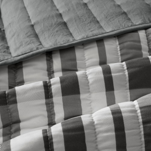 Everyday Living Microfiber Quilt - Queen Perspective: right