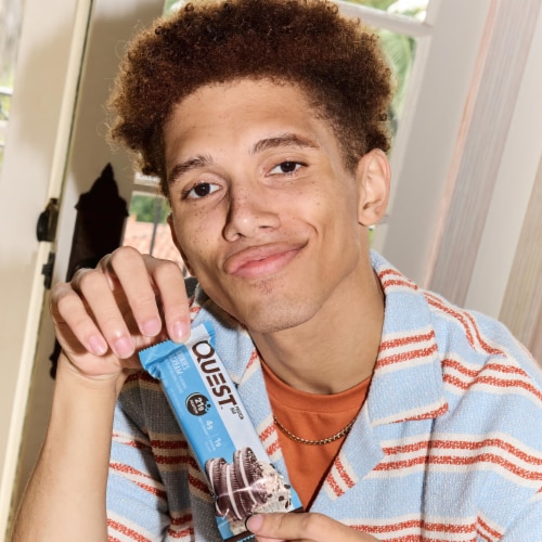 Quest® Protein Bar - Cookies & Cream Perspective: right